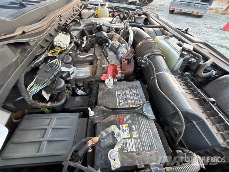 Ford F-350 4x4 Crew Cab Utility Truck Vieglais kravas automobilis/izkraušana no sāniem