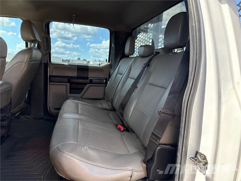 Ford F-350 4x4 Crew Cab Pickup Citi