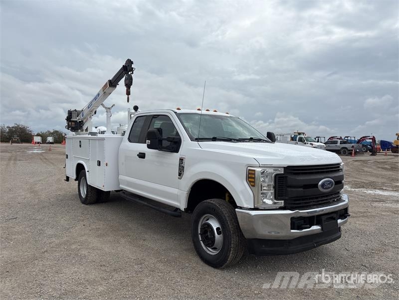 Ford F-350 4x4 Extended Cab Service Truck Komunalna vozila