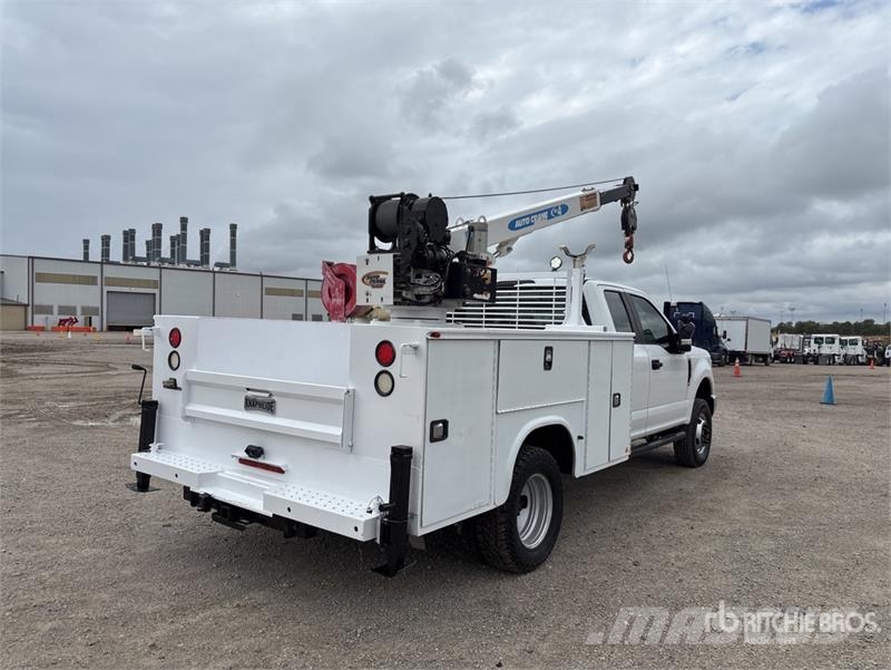 Ford F-350 4x4 Extended Cab Service Truck Komunalna vozila