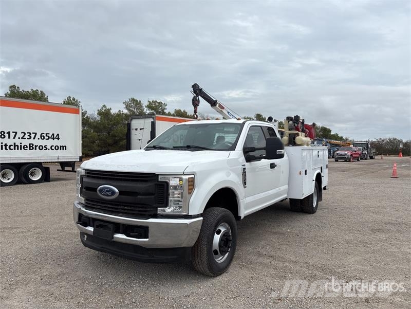 Ford F-350 4x4 Extended Cab Service Truck Komunalna vozila