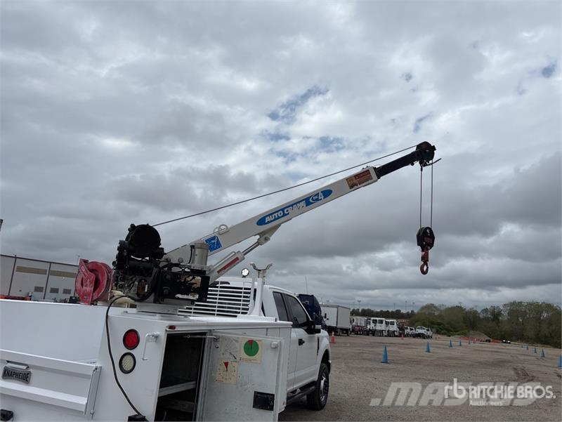 Ford F-350 4x4 Extended Cab Service Truck Komunalna vozila