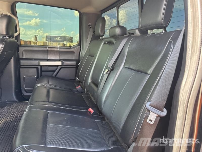 Ford F-350 Lariat 4x4 Crew Cab Pickup 其他