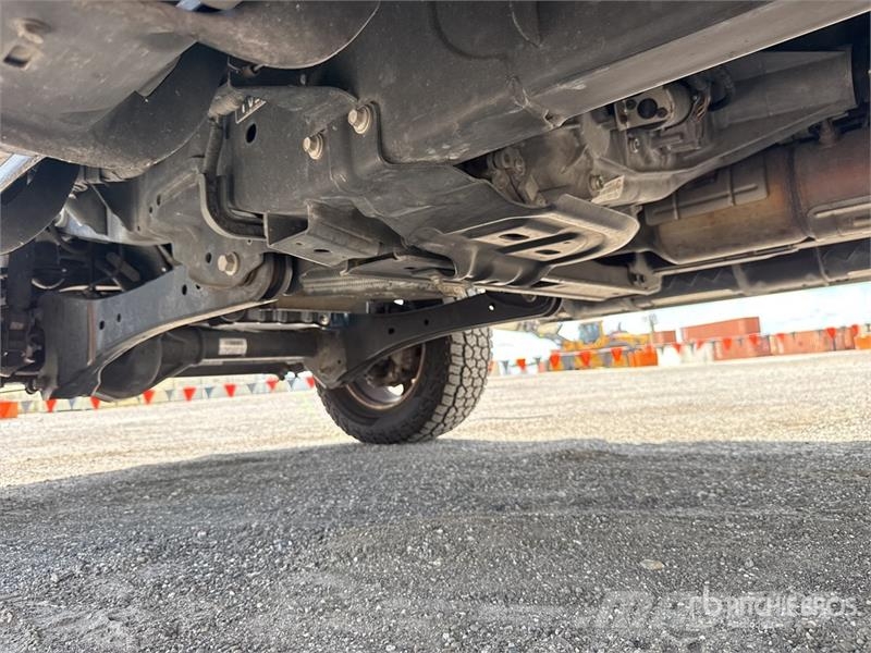 Ford F-350 Lariat 4x4 Crew Cab Pickup 其他