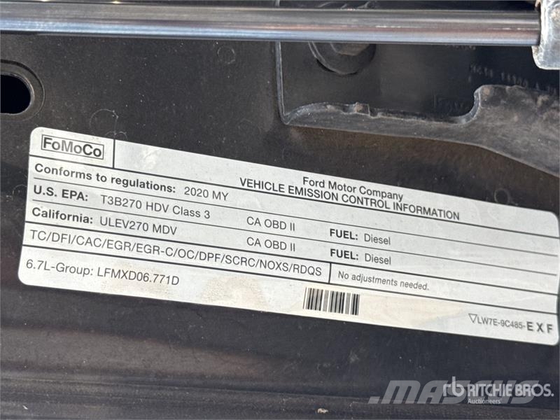 Ford F-350 Lariat 4x4 Crew Cab Pickup 其他