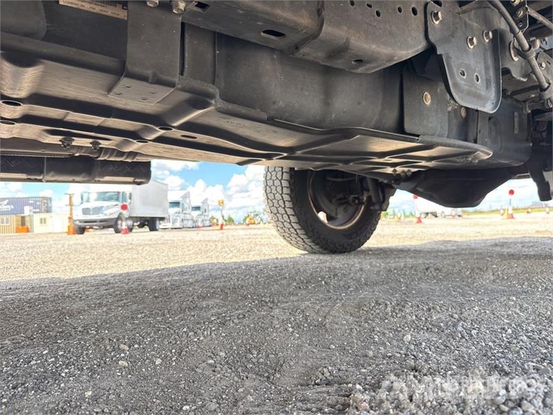 Ford F-350 Lariat 4x4 Crew Cab Pickup 其他