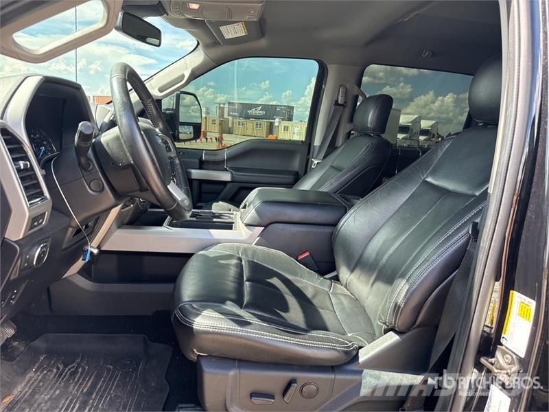Ford F-350 Lariat 4x4 Crew Cab Pickup 其他