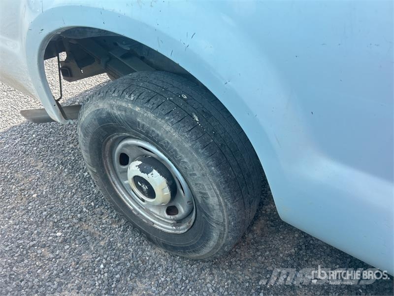 Ford F-350 XL 4x2 Crew Cab Pickup 其他