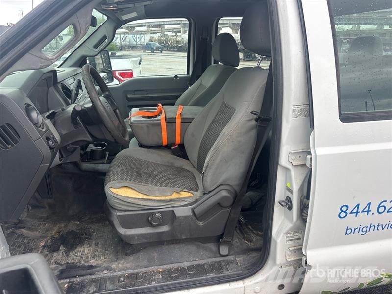 Ford F-350 XL 4x2 Crew Cab Pickup Other