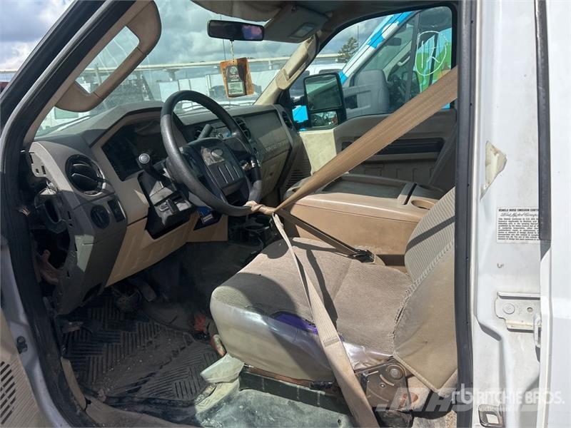 Ford F-350 XL 4x2 Crew Cab Pickup 其他