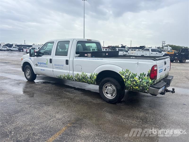 Ford F-350 XL 4x2 Crew Cab Pickup Other