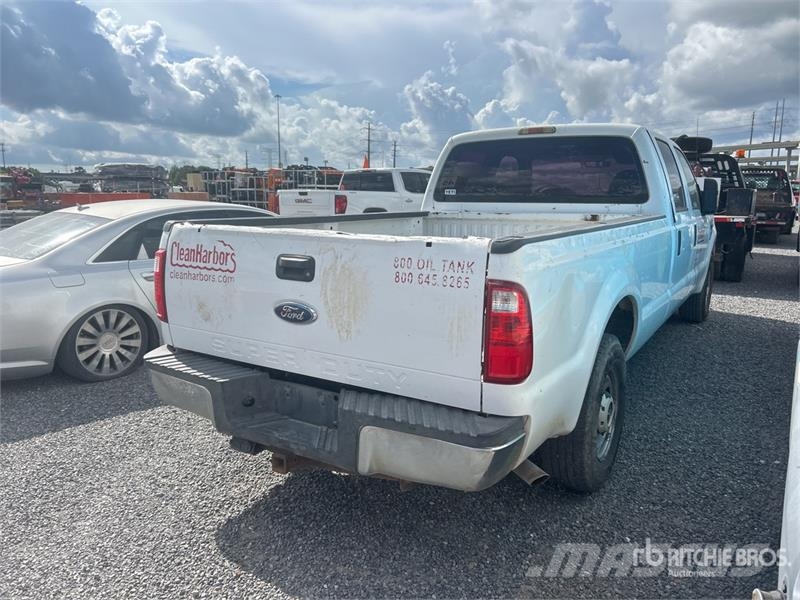 Ford F-350 XL 4x2 Crew Cab Pickup 其他