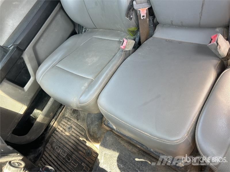 Ford F-350 XL 4x2 Crew Cab Utility Truck شاحنات خفيفة/مفصلية الجوانب