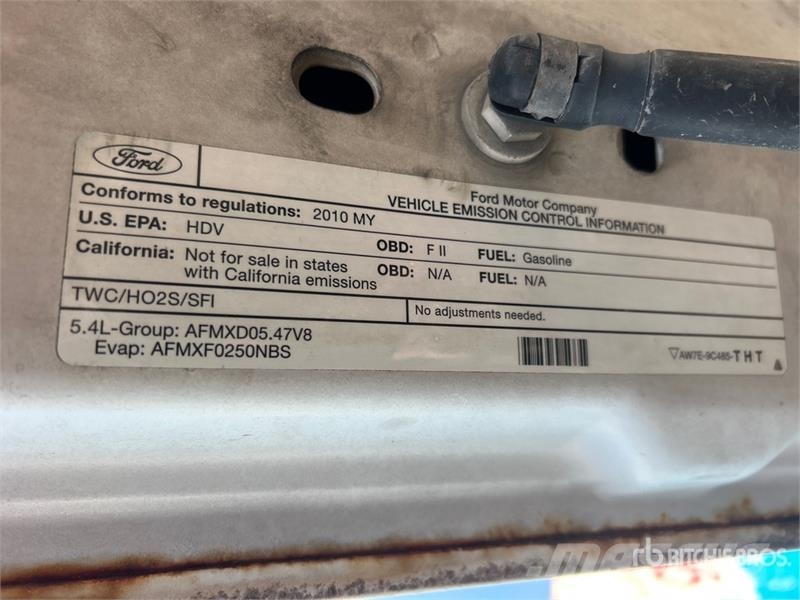 Ford F-350 XL 4x2 Crew Cab Pickup Altele