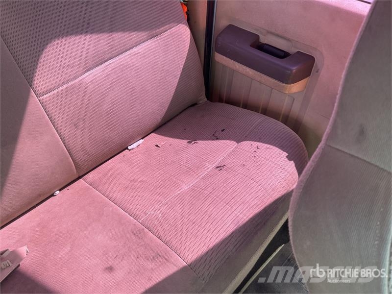 Ford F-350 XL 4x2 Crew Cab Pickup 其他