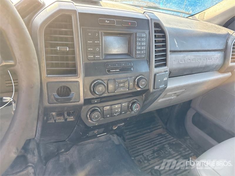 Ford F-350 XL 4x2 Crew Cab Utility Truck Vieglais kravas automobilis/izkraušana no sāniem