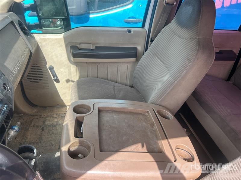 Ford F-350 XL 4x2 Crew Cab Pickup 其他