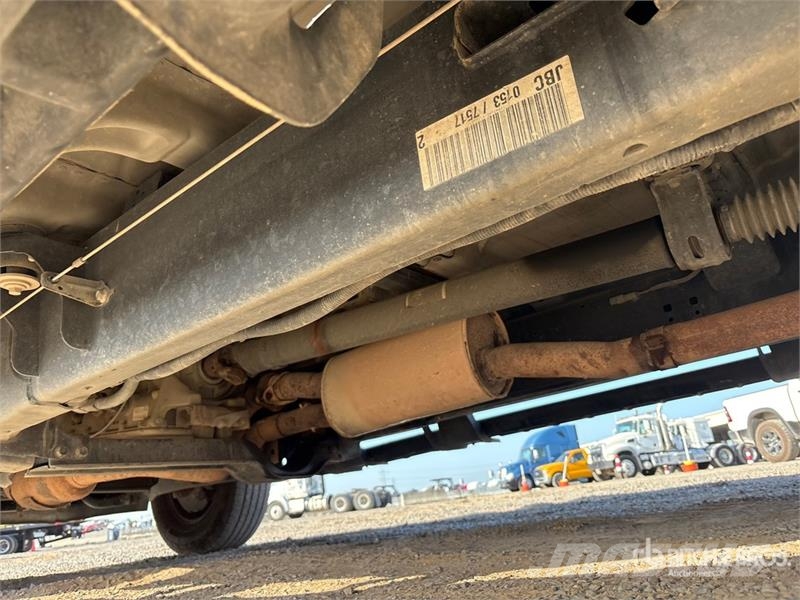 Ford F-350 XL 4x2 Crew Cab Utility Truck Vieglais kravas automobilis/izkraušana no sāniem