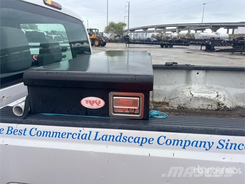 Ford F-350 XL 4x2 Crew Cab Pickup Other