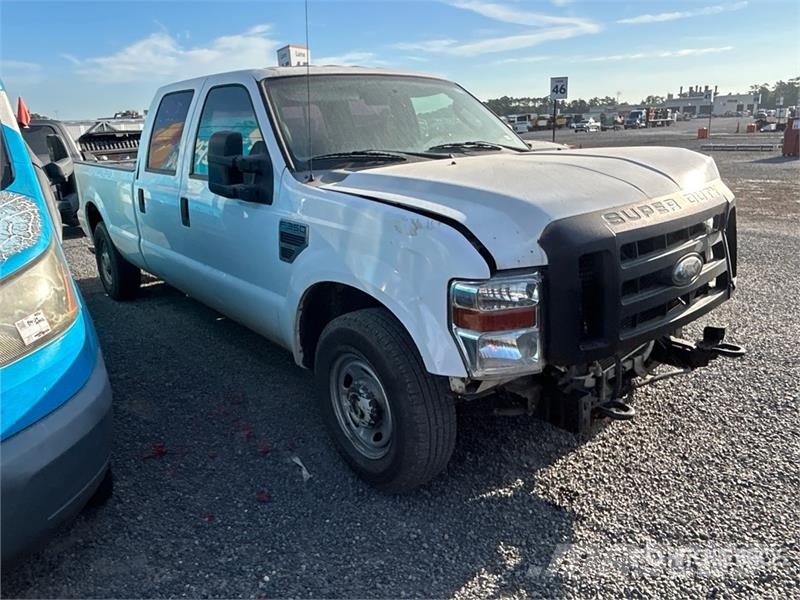 Ford F-350 XL 4x2 Crew Cab Pickup Altele