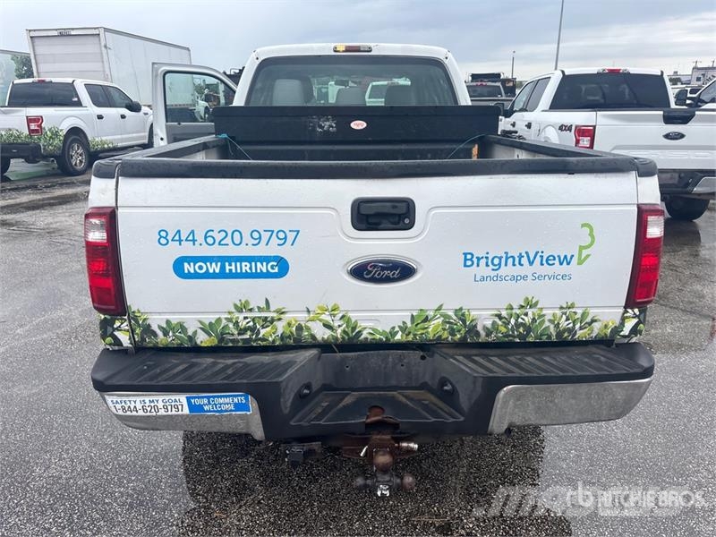 Ford F-350 XL 4x2 Crew Cab Pickup Other