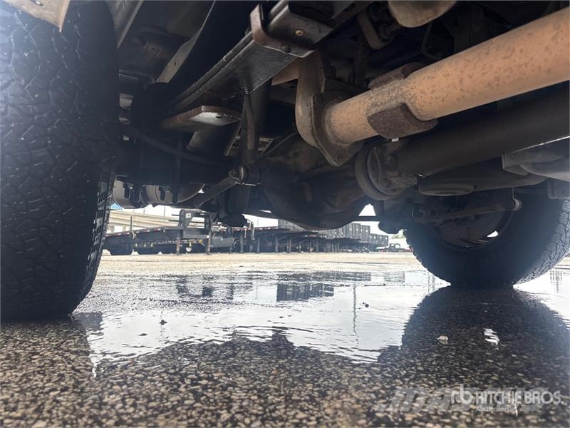 Ford F-350 XL 4x2 Crew Cab Pickup Other