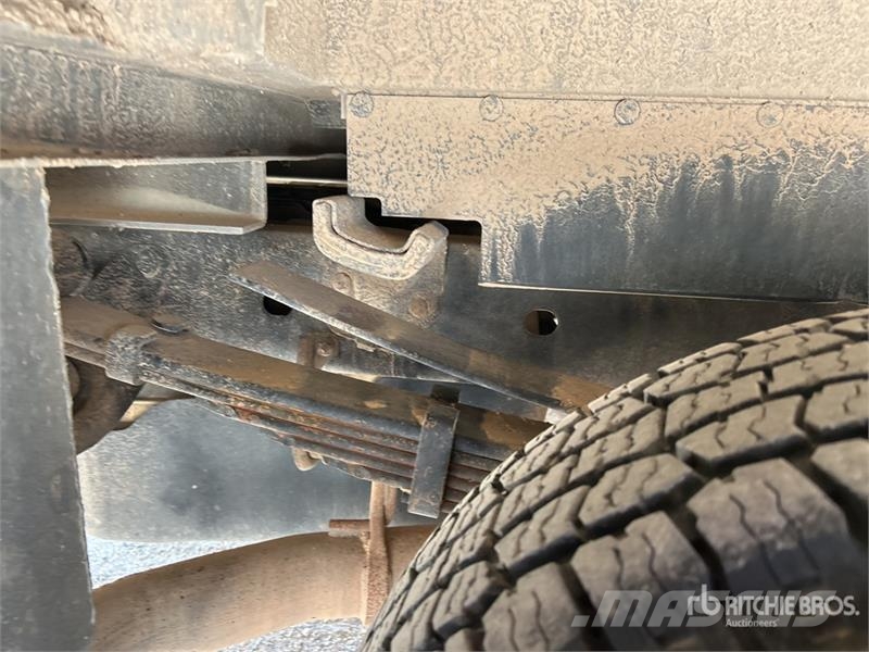 Ford F-350 XL 4x2 Crew Cab Utility Truck شاحنات خفيفة/مفصلية الجوانب