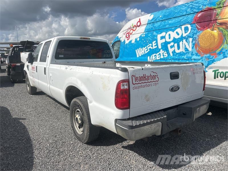 Ford F-350 XL 4x2 Crew Cab Pickup 其他