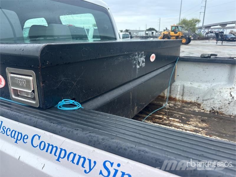 Ford F-350 XL 4x2 Crew Cab Pickup Other