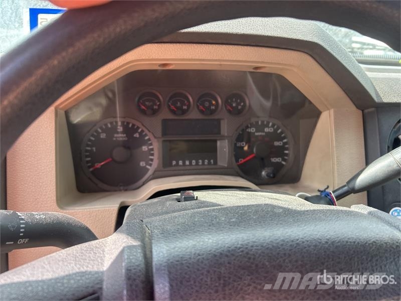Ford F-350 XL 4x2 Crew Cab Pickup 其他