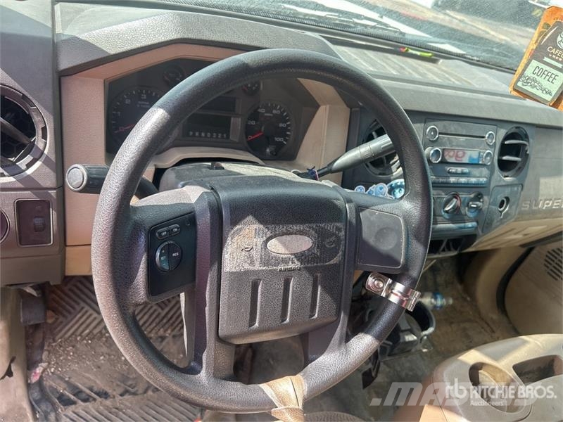 Ford F-350 XL 4x2 Crew Cab Pickup 其他
