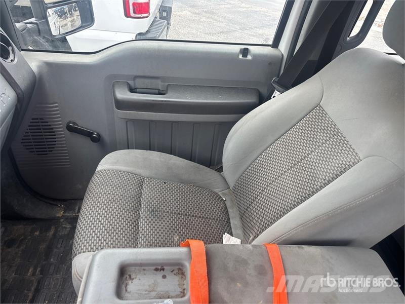 Ford F-350 XL 4x2 Crew Cab Pickup Other