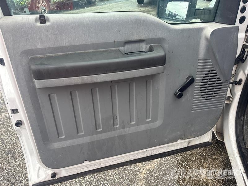 Ford F-350 XL 4x2 Crew Cab Pickup Other