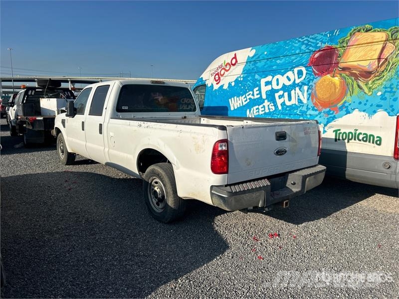 Ford F-350 XL 4x2 Crew Cab Pickup Altele