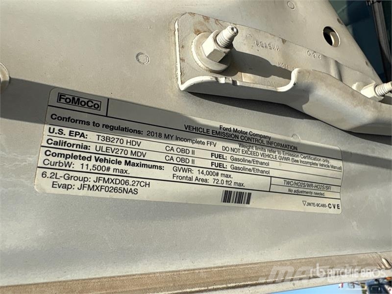 Ford F-350 XL 4x2 Crew Cab Utility Truck Vieglais kravas automobilis/izkraušana no sāniem