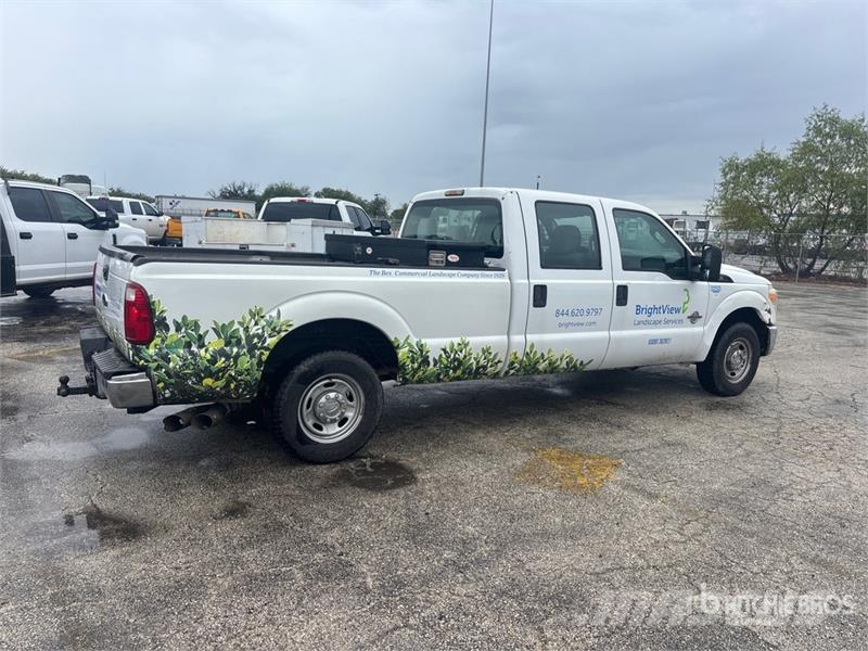 Ford F-350 XL 4x2 Crew Cab Pickup Other