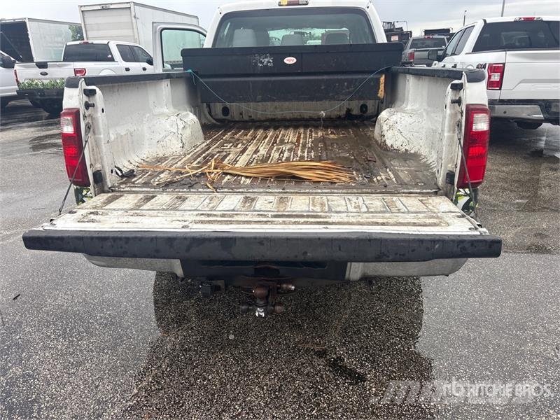 Ford F-350 XL 4x2 Crew Cab Pickup Other