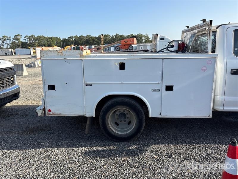 Ford F-350 XL 4x2 Crew Cab Utility Truck Vieglais kravas automobilis/izkraušana no sāniem