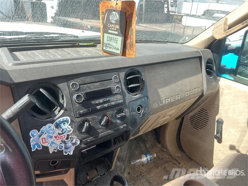 Ford F-350 XL 4x2 Crew Cab Pickup 其他