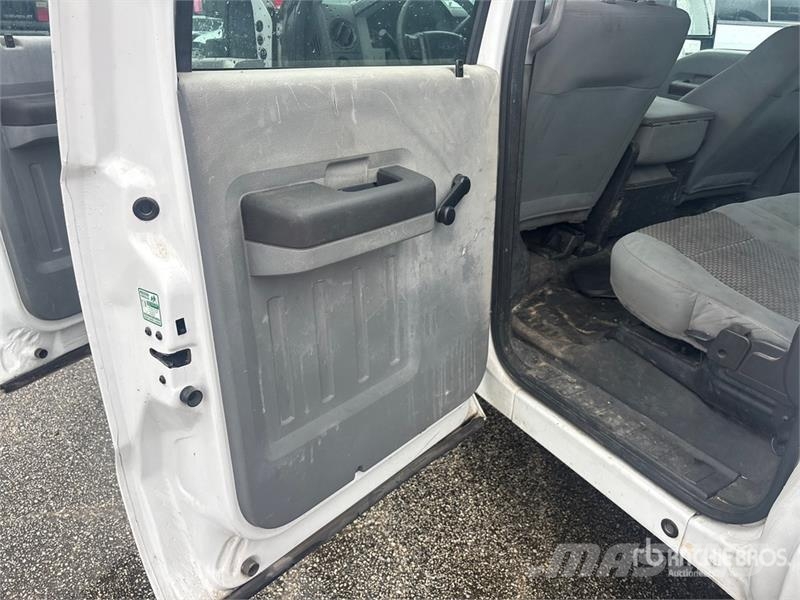 Ford F-350 XL 4x2 Crew Cab Pickup Other