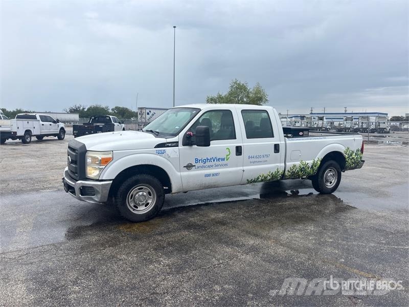 Ford F-350 XL 4x2 Crew Cab Pickup Other