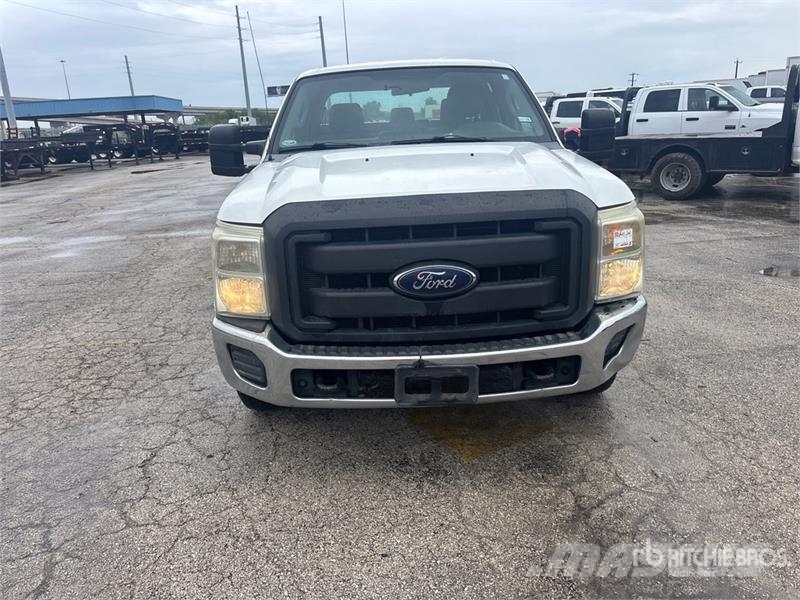 Ford F-350 XL 4x2 Crew Cab Pickup Other