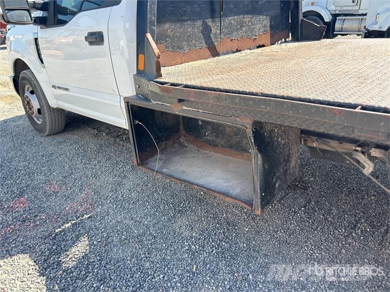 Ford F-350 XL 4x2 Flatbed Truck Tovornjaki s kesonom/platojem