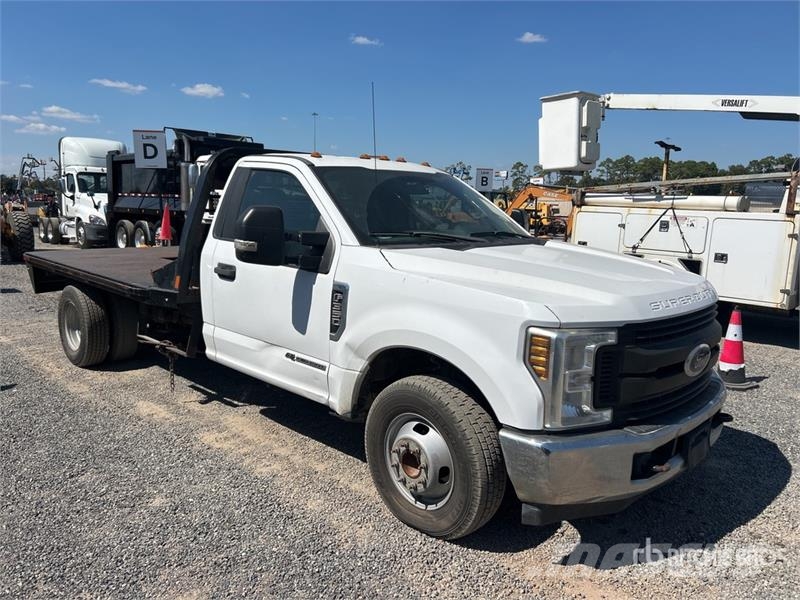 Ford F-350 XL 4x2 Flatbed Truck Tovornjaki s kesonom/platojem