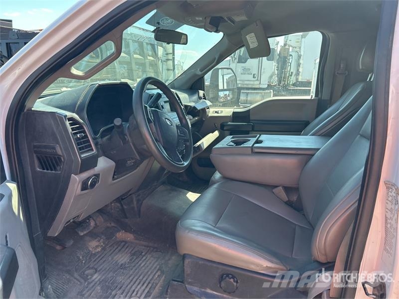 Ford F-350 XL 4x2 Flatbed Truck Tovornjaki s kesonom/platojem