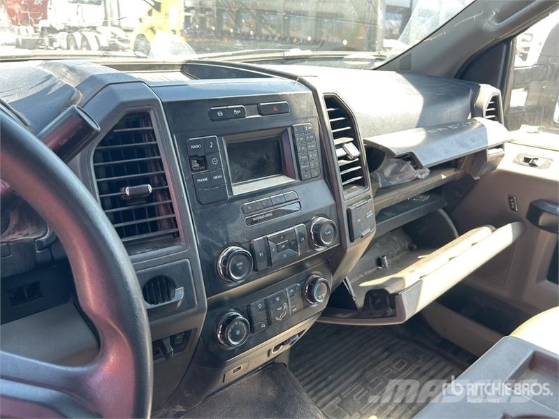 Ford F-350 XL 4x2 Flatbed Truck Tovornjaki s kesonom/platojem