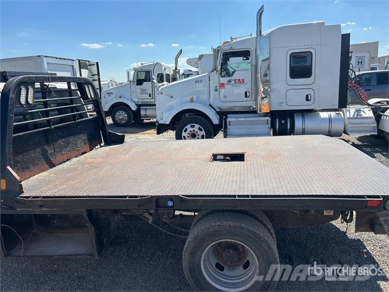 Ford F-350 XL 4x2 Flatbed Truck Tovornjaki s kesonom/platojem