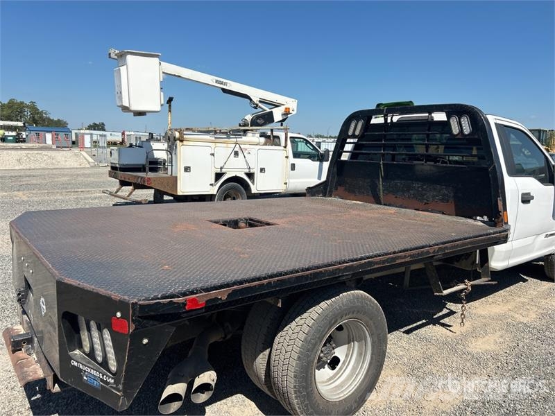 Ford F-350 XL 4x2 Flatbed Truck Tovornjaki s kesonom/platojem