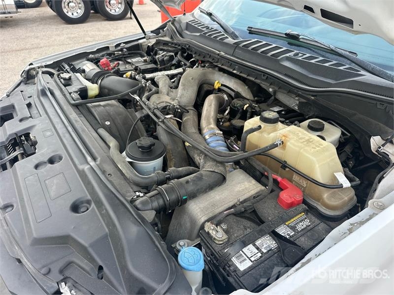 Ford F-350 XL 4x4 Crew Cab Utility Truck (Inoperable) ピックアップ/ドロップサイド