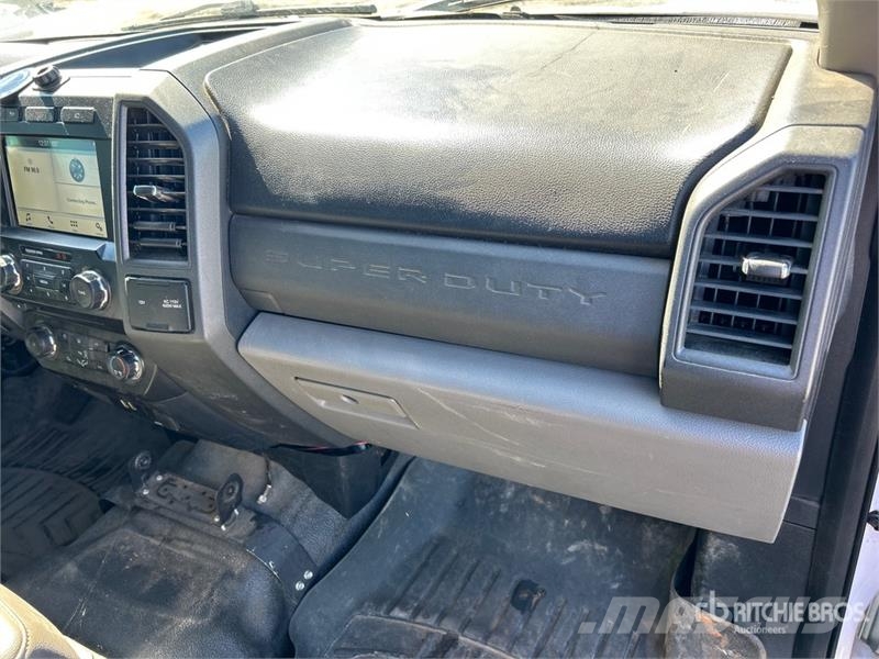 Ford F-350 XL 4x4 Crew Cab Pickup Ostalo